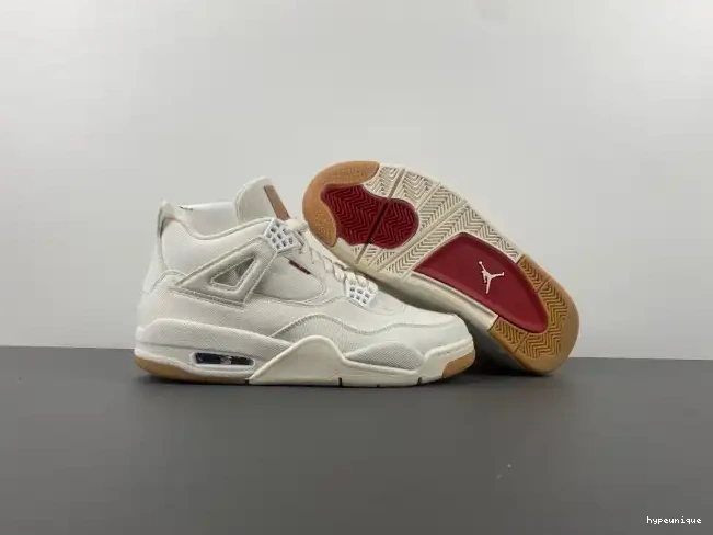 HYPE 'White' Air Jordan Levi's x 4 AO2571-100 0607